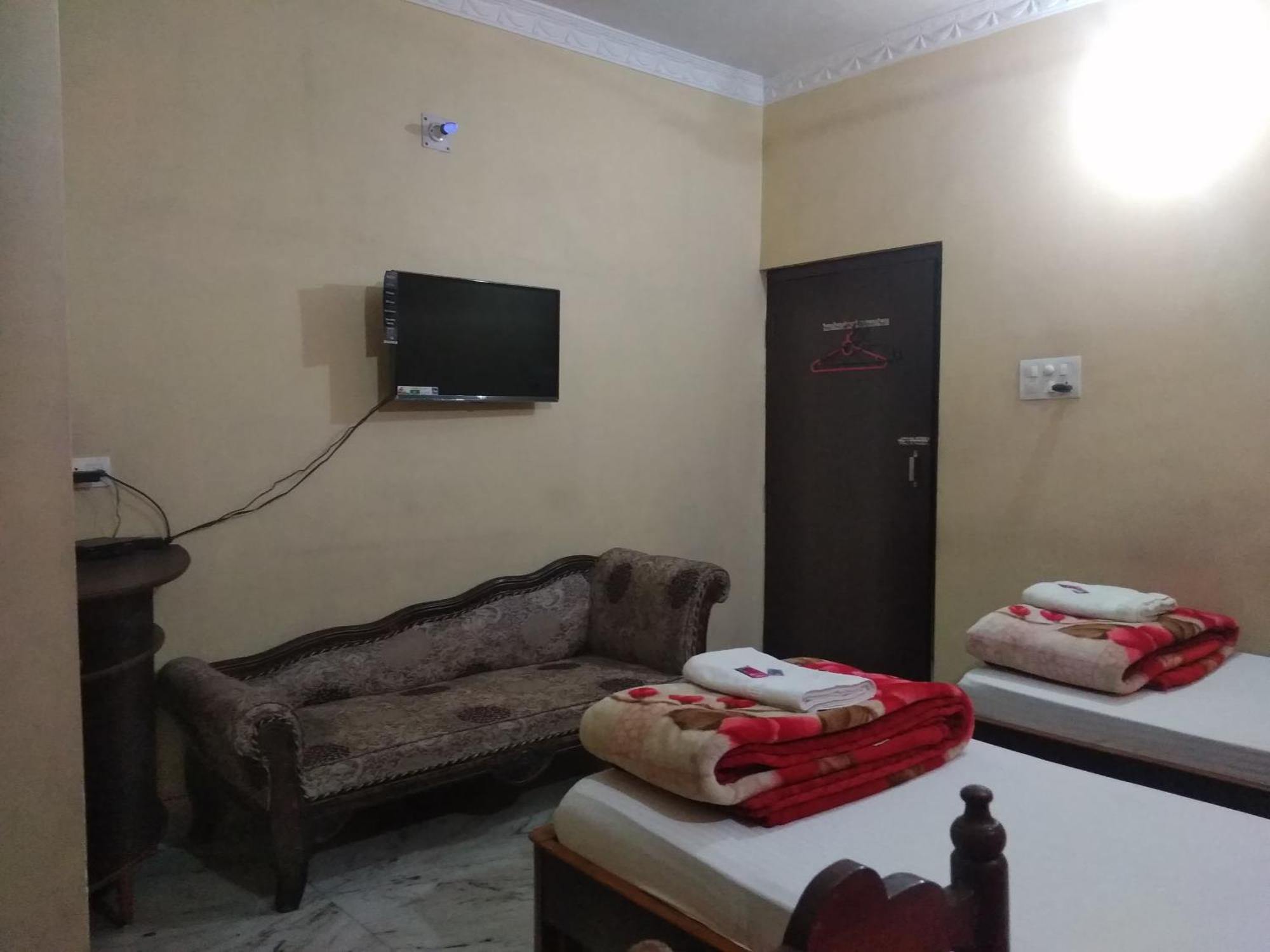 Hotel Chandrakala Regency 300 Meters From Dhanbad Railway Exterior photo